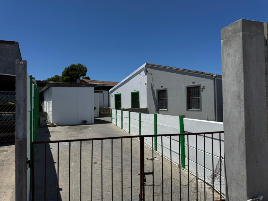 6 Bedroom Property for Sale in Hindle Park Western Cape